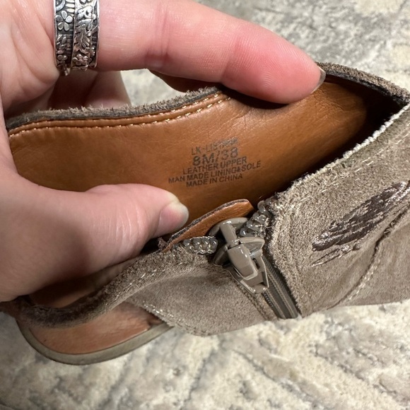 Lucky Brand Listana Boho Embroidered Peep Toe Taupe Heeled Ankle Booties - Picture 16 of 16